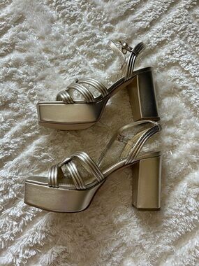 New Marc Fisher leather platform heels 😎